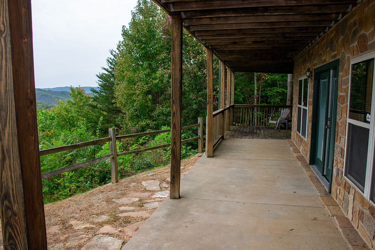 Mountaintop Experience Cabin image 13