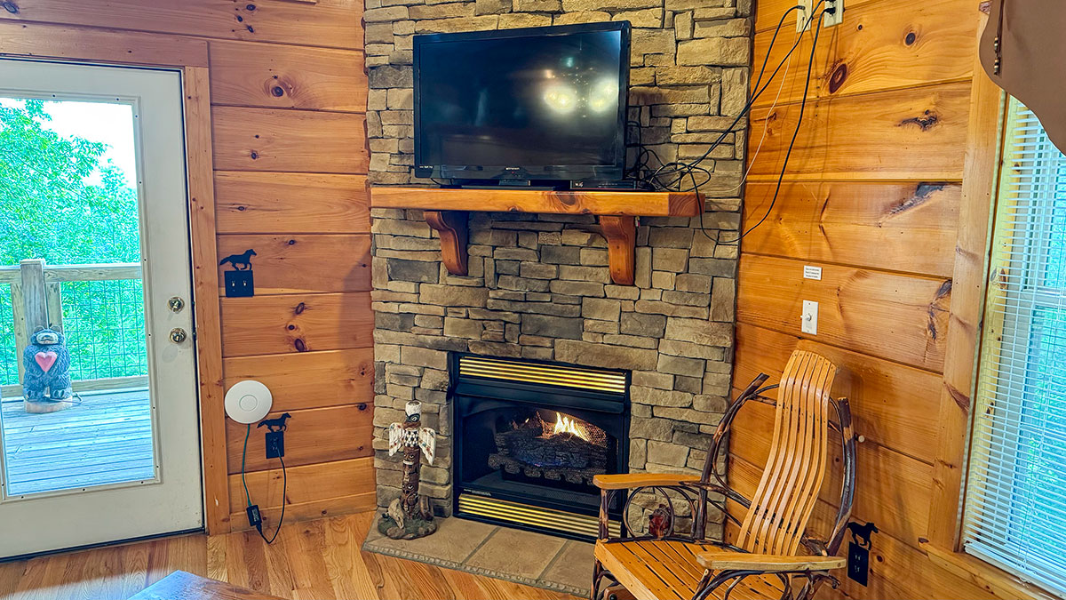 A Painted Pony Cabin image 03