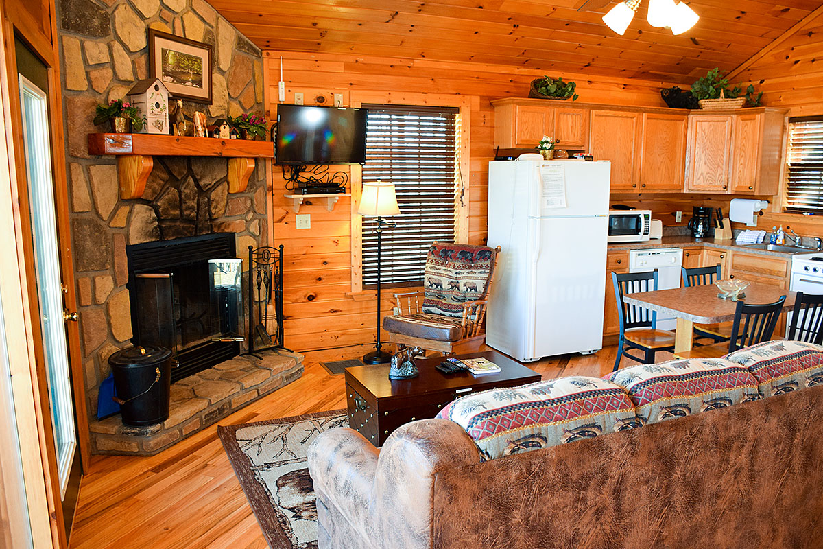 Cozy Quarters Cabin image 07