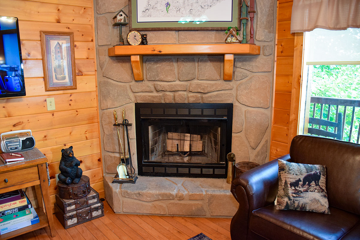 Grandmother\'s Mountain Lodge Cabin image 06