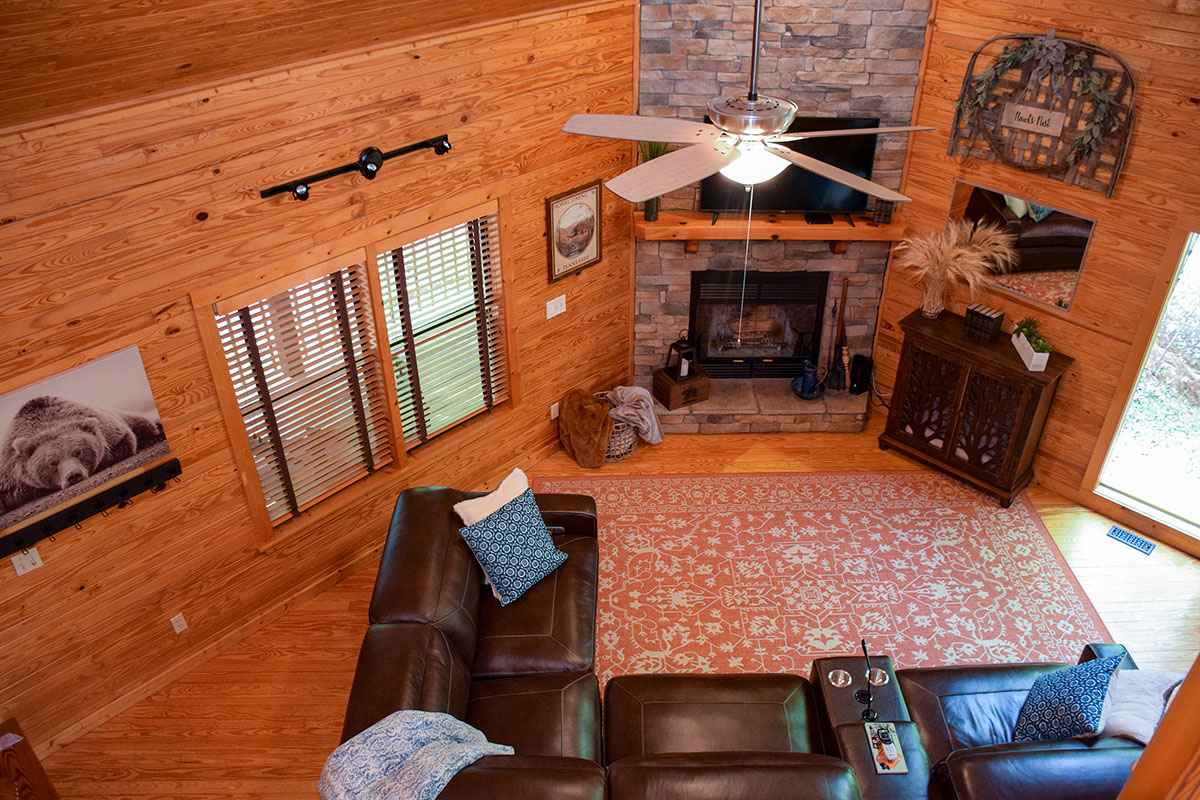 Hawk\'s Nest Cabin image 04