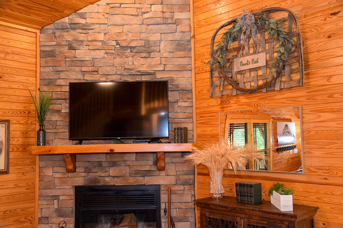 Hawk\'s Nest Cabin image 07