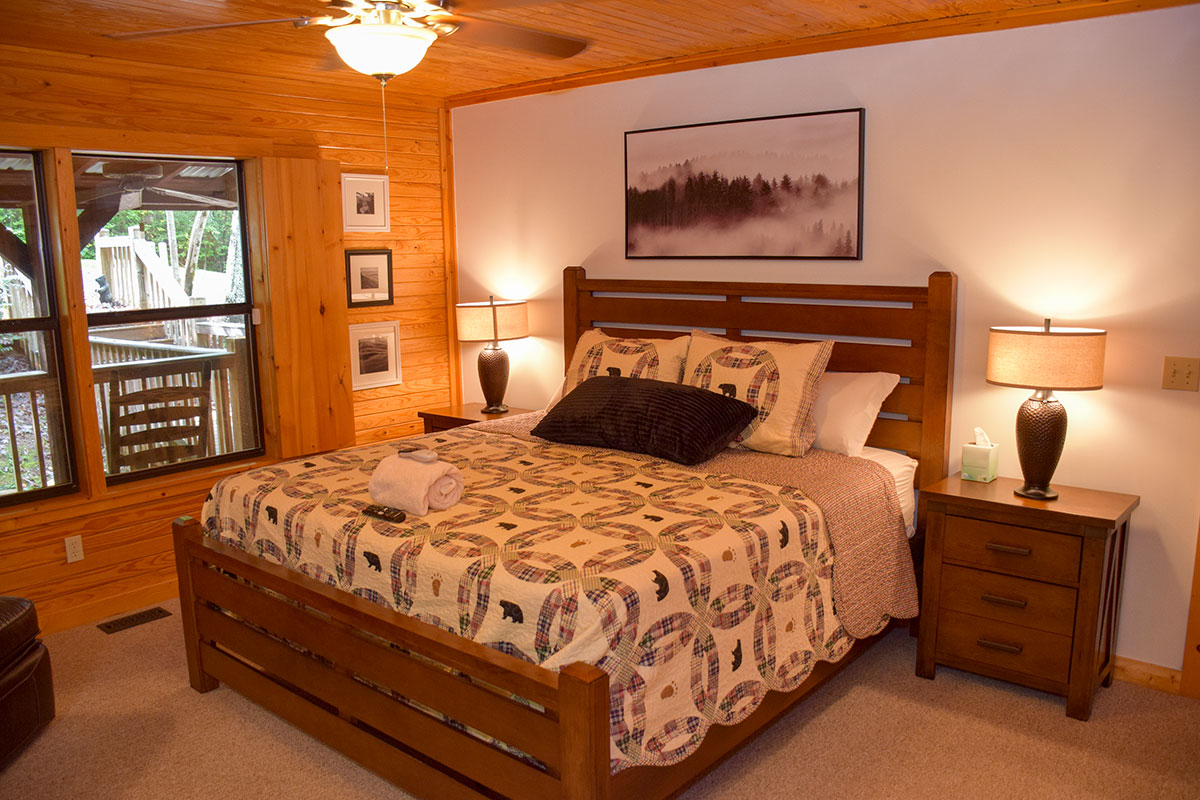 Hawk\'s Nest Cabin image 13