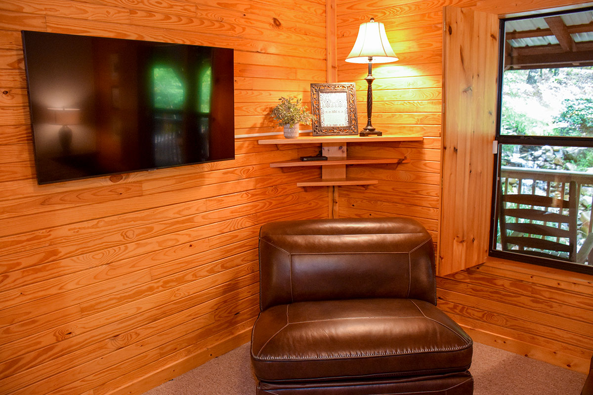 Hawk\'s Nest Cabin image 14