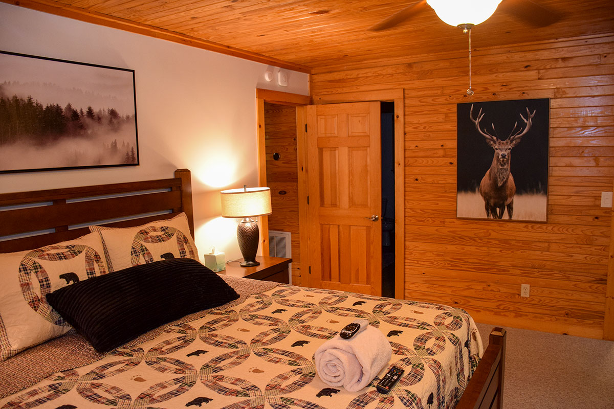 Hawk\'s Nest Cabin image 15