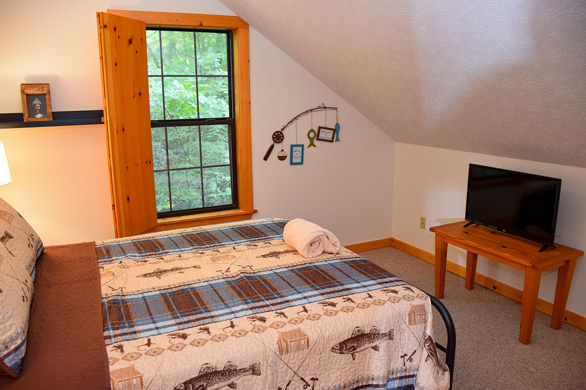 Hawk\'s Nest Cabin image 19