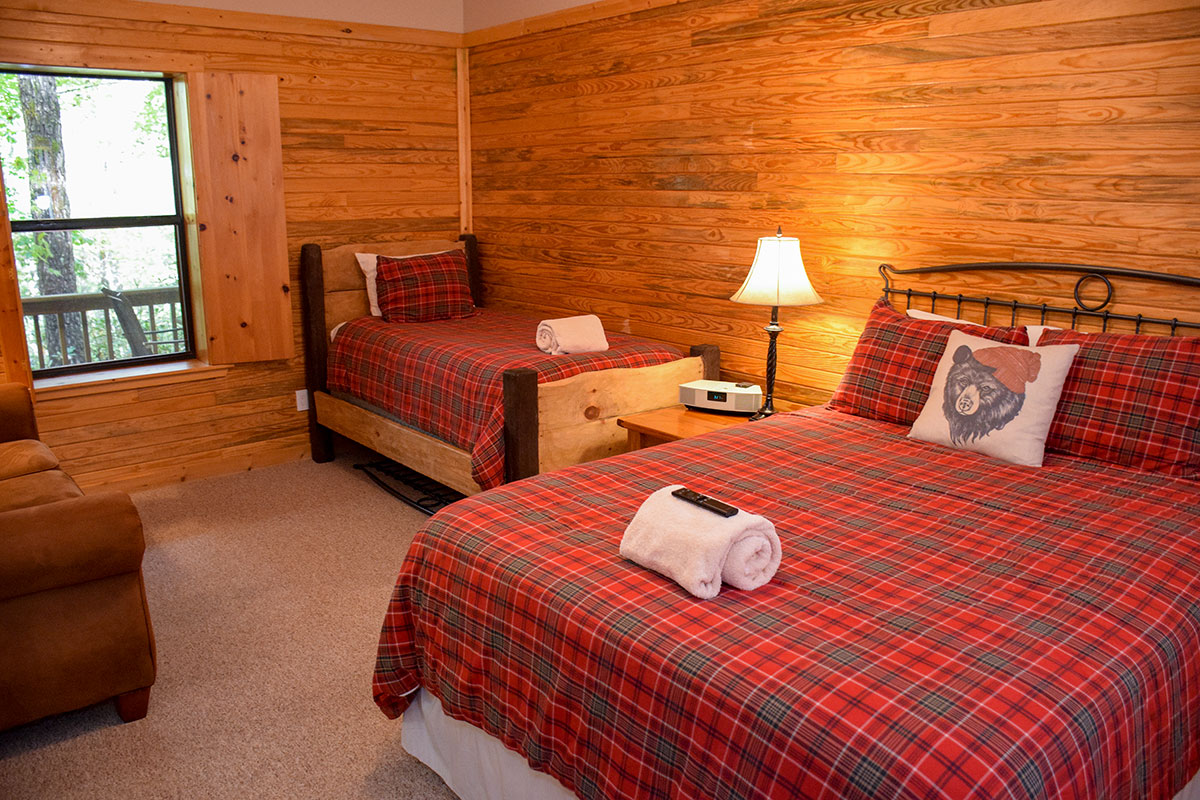 Hawk\'s Nest Cabin image 23