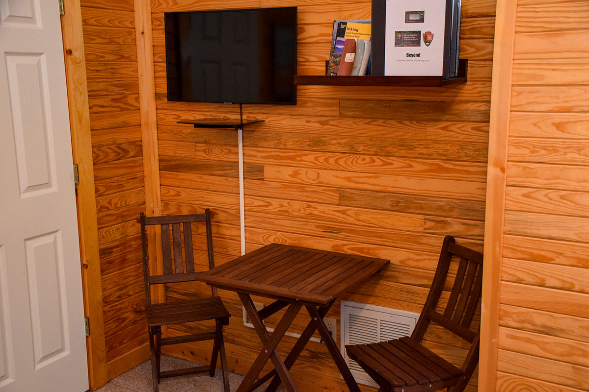 Hawk\'s Nest Cabin image 27