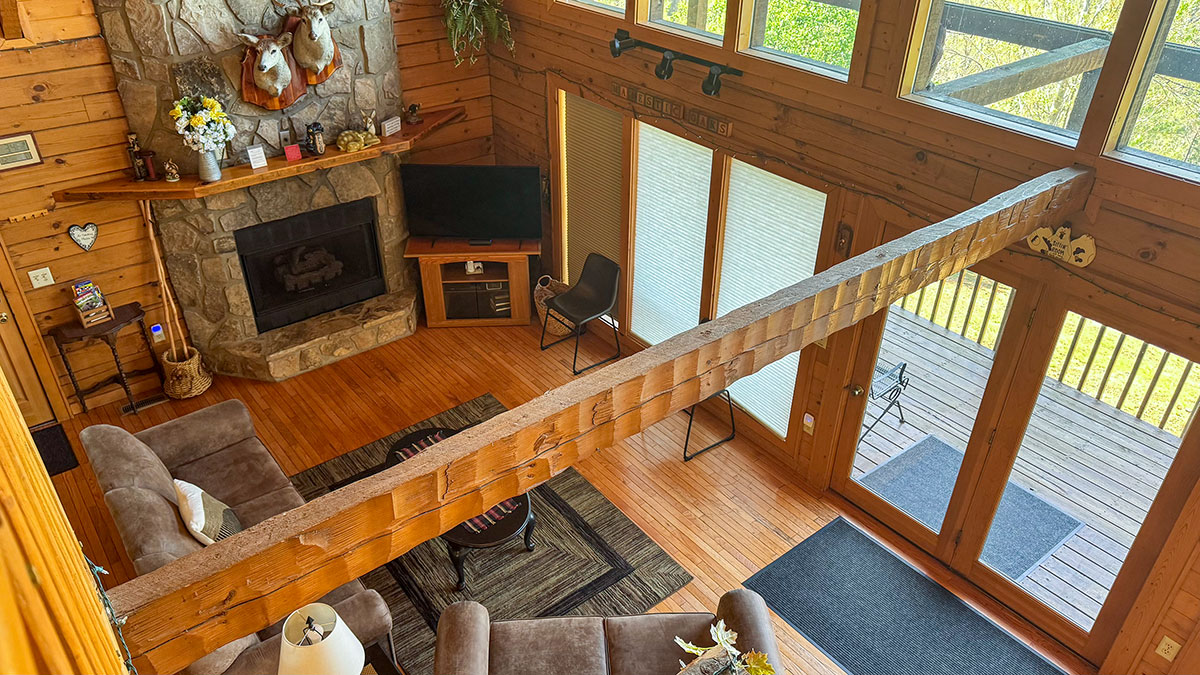 Majestic Oaks Cabin image 03
