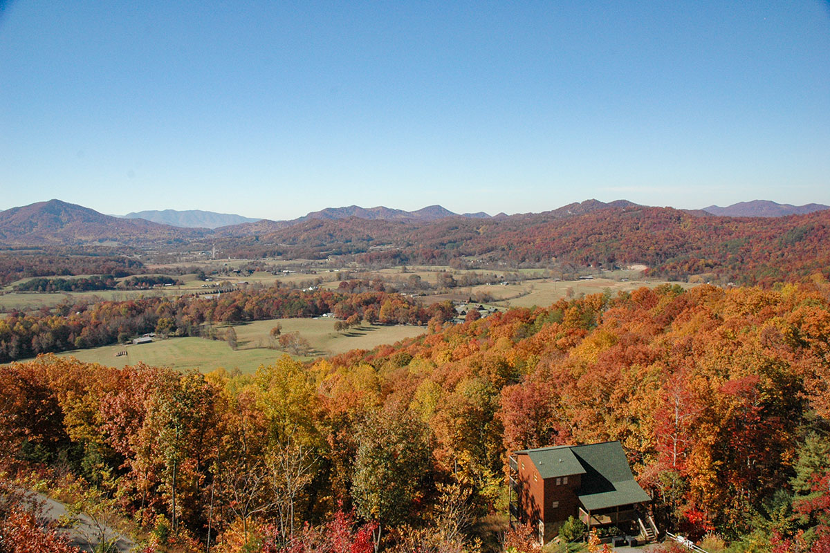 Mountaintop Experience Cabin image 05