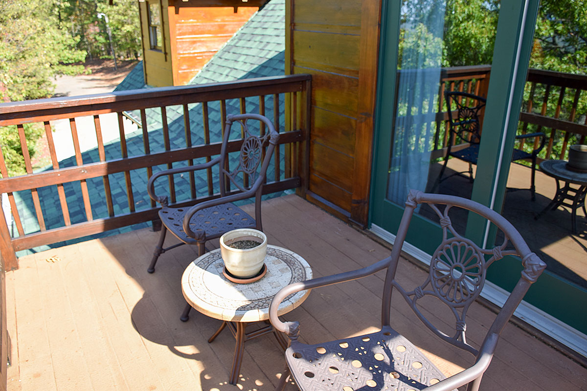 Papa Bear\'s Den Cabin image 06