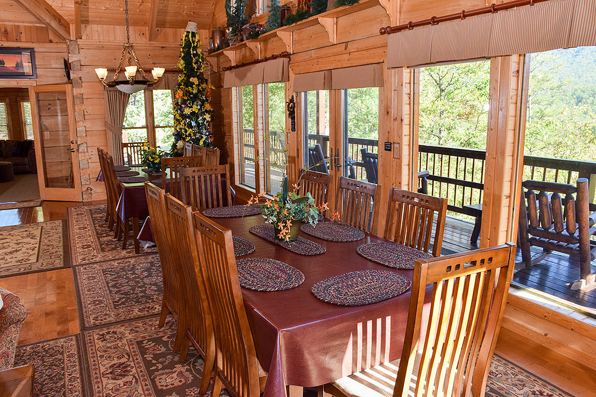 Papa Bear\'s Den Cabin image 17