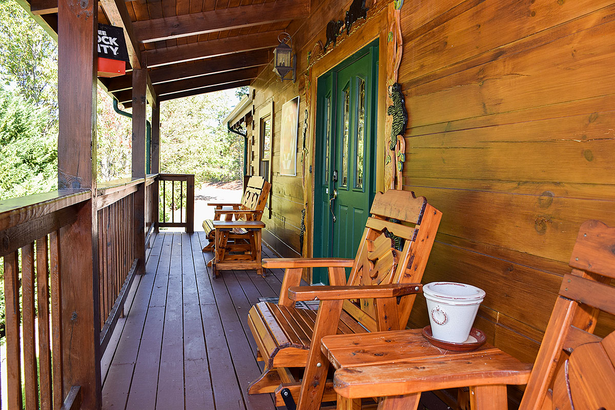 Papa Bear\'s Den Cabin image 21