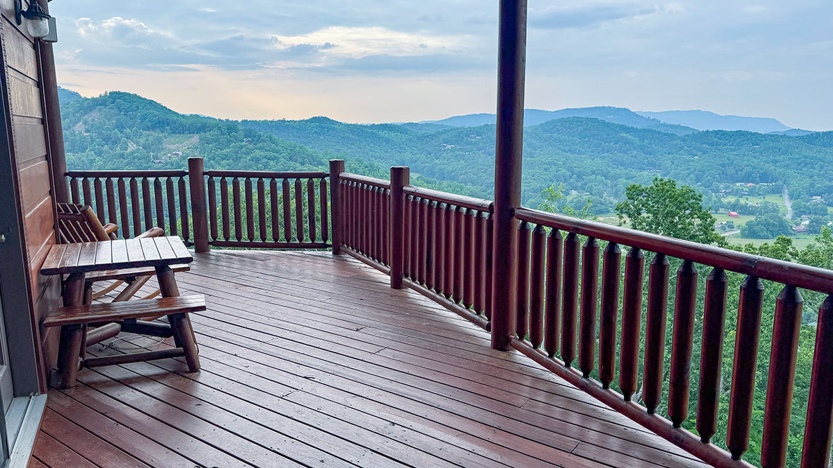 Paradise Found Cabin image 40