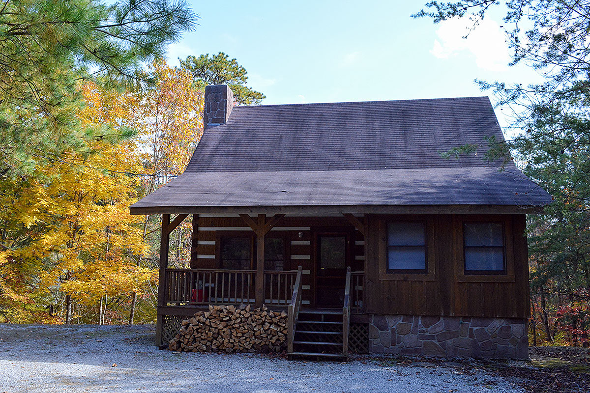 Sitting Rock Cabin image 03