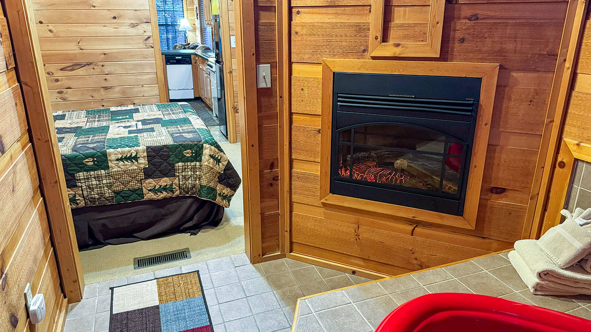 Southern Nites Cabin image 23