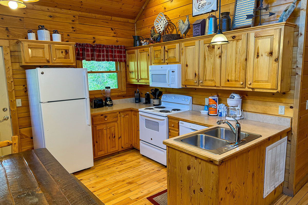 Whisperwind Cabin image 06