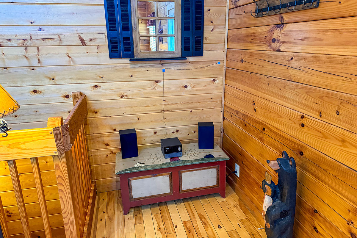 Whisperwind Cabin image 08